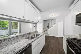 1303 Woodcutter Ln, Wheaton, IL 60189 - Photo 8