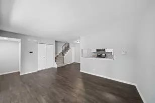 1303 Woodcutter Ln, Wheaton, IL 60189 - Photo 4