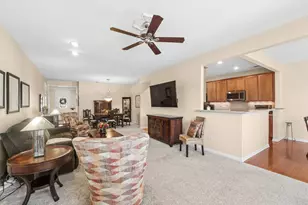2787 Beacon Point Cir, Elgin, IL 60124 - Photo 10