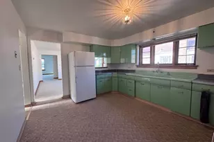 10315 Chaucer St, Westchester, IL 60154 - Photo 8
