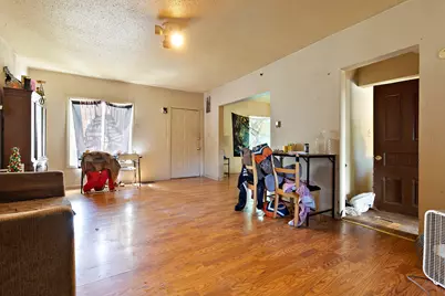 402 Royal Avenue, Rockford, IL 61101 - Photo 2