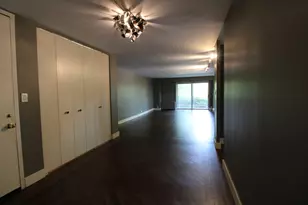 7061 N Kedzie Ave, Chicago, IL 60645 - Photo 2