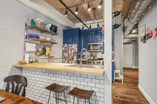 400 W Ontario St, Chicago, IL 60654 - Photo 6