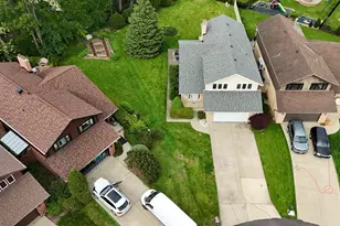 8315 Helen Ct, Downers Grove, IL 60516 - Photo 4