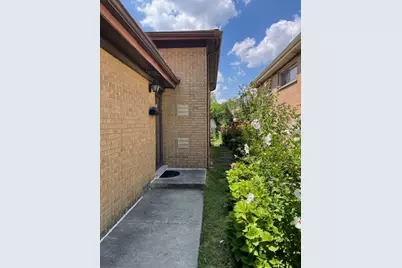 9218 Lavergne Avenue, Skokie, IL 60077 - Photo 2