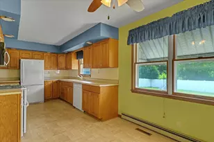 904 Obrien St, Harvard, IL 60033 - Photo 8
