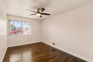 1727 E 74th St, Chicago, IL 60649 - Photo 12