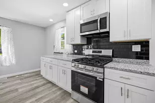 139 Birch St, Carpentersville, IL 60110 - Photo 8