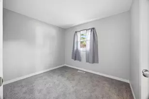 139 Birch St, Carpentersville, IL 60110 - Photo 14