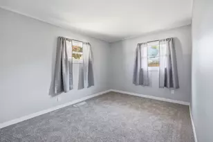139 Birch St, Carpentersville, IL 60110 - Photo 12