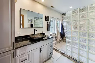 4831 W Winnemac Ave, Chicago, IL 60630 - Photo 18