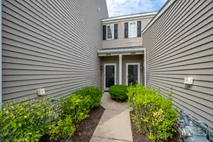 604 Blackstone Ct, Aurora, IL 60504 - Photo 2