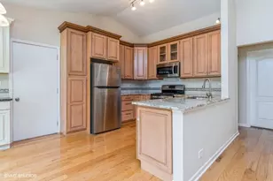421 Bayview Ave, Naperville, IL 60565 - Photo 4