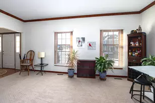 1351 Callen Ln, Des Plaines, IL 60016 - Photo 14