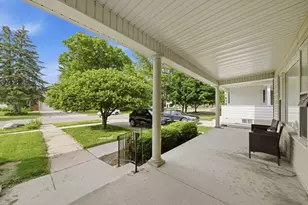 613 Webster St, Ottawa, IL 61350 - Photo 2