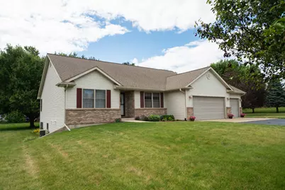 10092 Raindance Drive E, Rochelle, IL 61068 - Photo 2