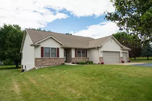 10092 Raindance Dr E, Rochelle, IL 61068 - Photo 2