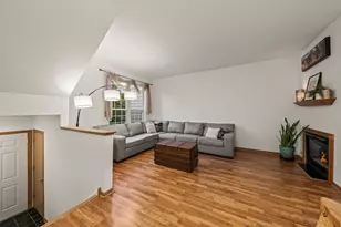 2418 Courtyard Cir, Aurora, IL 60506 - Photo 4