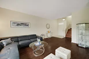 439 Bay Tree Cir, Vernon Hills, IL 60061 - Photo 4