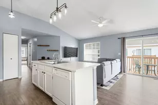 696 Fieldcrest Dr, South Elgin, IL 60177 - Photo 6