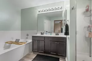 696 Fieldcrest Dr, South Elgin, IL 60177 - Photo 12