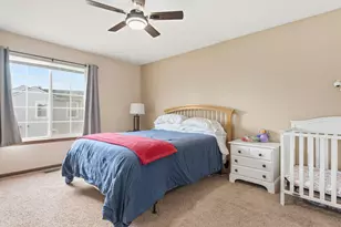 696 Fieldcrest Dr, South Elgin, IL 60177 - Photo 8