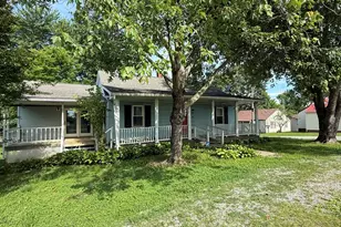 825 3rd St, Rosiclare, IL 62982 - Photo 2