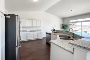 455 Building 9 Ridge Ln, Bolingbrook, IL 60440 - Photo 6