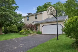 901 Portsmouth Dr, Island Lake, IL 60042 - Photo 1