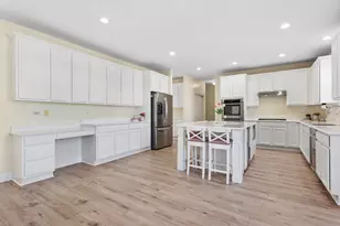 2371 Bluewater Dr, Wauconda, IL 60084 - Photo 10