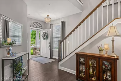 520 Pershing Court, Barrington, IL 60010 - Photo 2