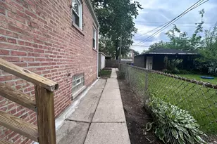 12211 S Lafayette Ave, Chicago, IL 60628 - Photo 18