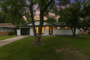 145 Wildwood Rd, Elk Grove Village, IL 60007 - Photo 2