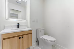 145 Wildwood Rd, Elk Grove Village, IL 60007 - Photo 22