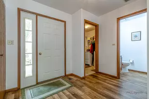 447 Canterbury Dr, Carol Stream, IL 60188 - Photo 6