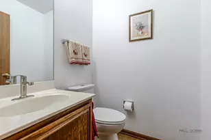 447 Canterbury Dr, Carol Stream, IL 60188 - Photo 8