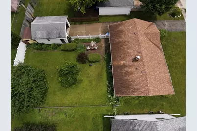 213 River Drive, Dekalb, IL 60115 - Photo 2