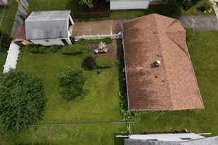 213 River Dr, Dekalb, IL 60115 - Photo 2