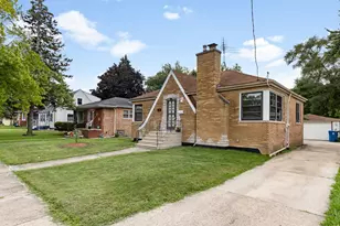 360 Streamside Dr, Harvey, IL 60426 - Photo 4