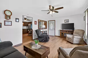 620 N 1st St, Carbon Hill, IL 60416 - Photo 6
