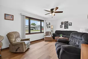 620 N 1st St, Carbon Hill, IL 60416 - Photo 4