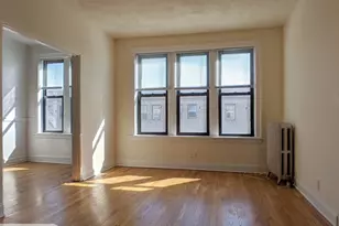 2704 N Sawyer Ave, Chicago, IL 60647 - Photo 2