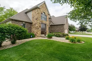 2104 Sinclair Ct, Bloomington, IL 61704 - Photo 2