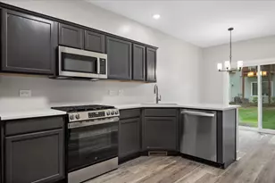 369 Abington Woods Dr, Aurora, IL 60502 - Photo 2
