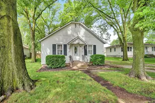 220 S Marguerite St, Coal City, IL 60416 - Photo 1