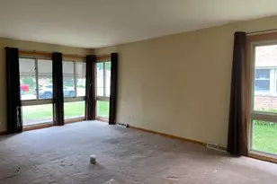 8741 S Washtenaw Ave, Evergreen Park, IL 60805 - Photo 4
