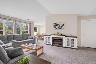 1104 Canterbury Ct, Elgin, IL 60120 - Photo 2