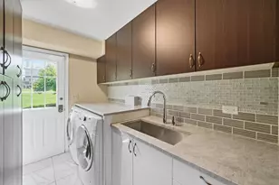 313 Trinity Ln, Oak Brook, IL 60523 - Photo 18