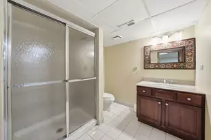 313 Trinity Ln, Oak Brook, IL 60523 - Photo 44