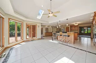 313 Trinity Ln, Oak Brook, IL 60523 - Photo 12
